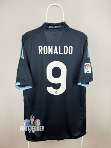 Cristiano Ronaldo - Real Madrid 2009/10 away shirt 🇵🇹