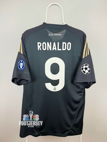 Cristiano Ronaldo - Real Madrid 2009/10 away shirt 🇵🇹