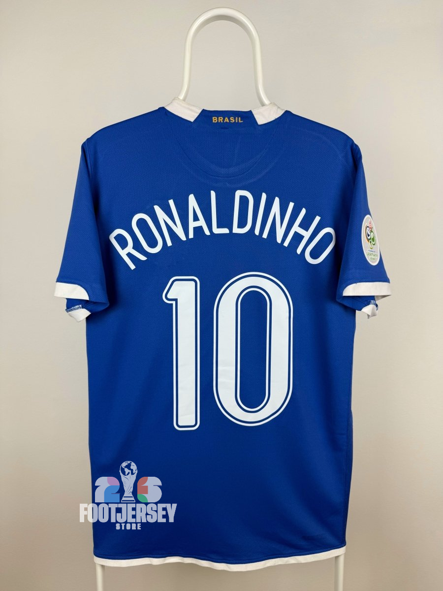 Ronaldinho - Brazil 2006 away shirt 🇧🇷